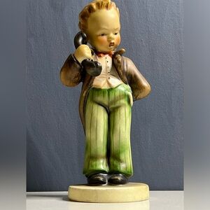 Vtg 1950s M J HUMMEL GOEBEL Full Bee Mark TMK-2 "HELLO" #124/0 6 1/4"h Figurine